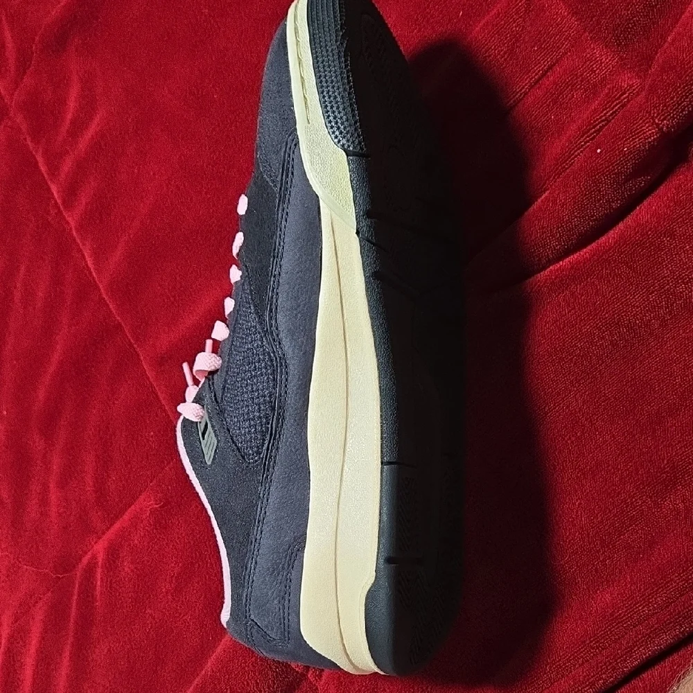 Nike Men's Black Sneakers with Pink Accents and Cream Midsole